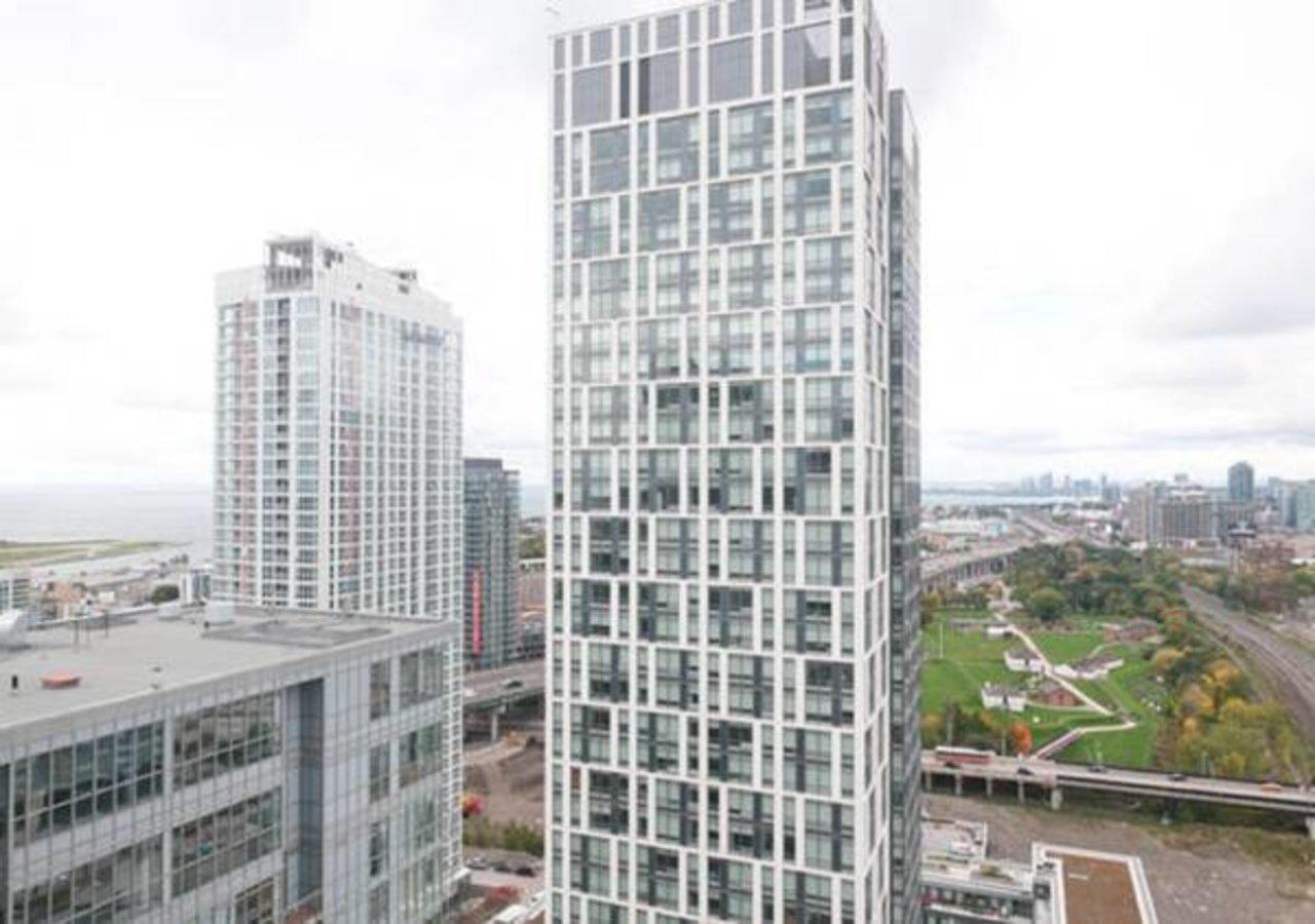 N2N Suites - Downtown Lake & City View Apartments تورونتو المظهر الخارجي الصورة