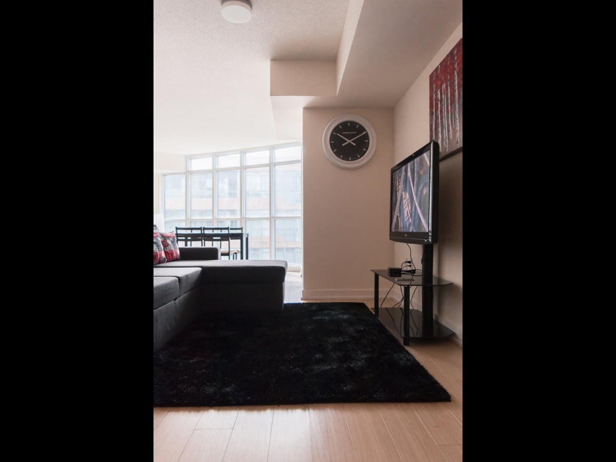 N2N Suites - Downtown Lake & City View Apartments تورونتو المظهر الخارجي الصورة