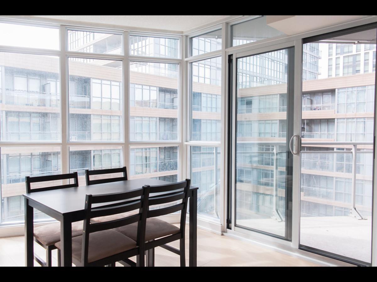 N2N Suites - Downtown Lake & City View Apartments تورونتو المظهر الخارجي الصورة