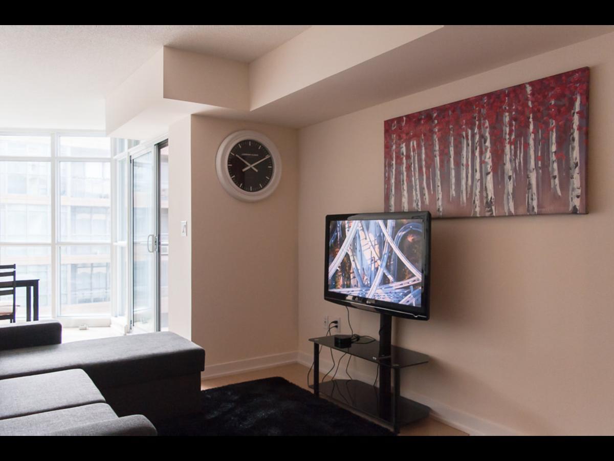 N2N Suites - Downtown Lake & City View Apartments تورونتو المظهر الخارجي الصورة