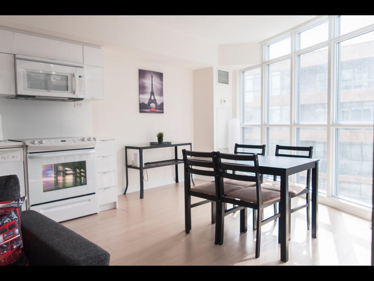 N2N Suites - Downtown Lake & City View Apartments تورونتو المظهر الخارجي الصورة