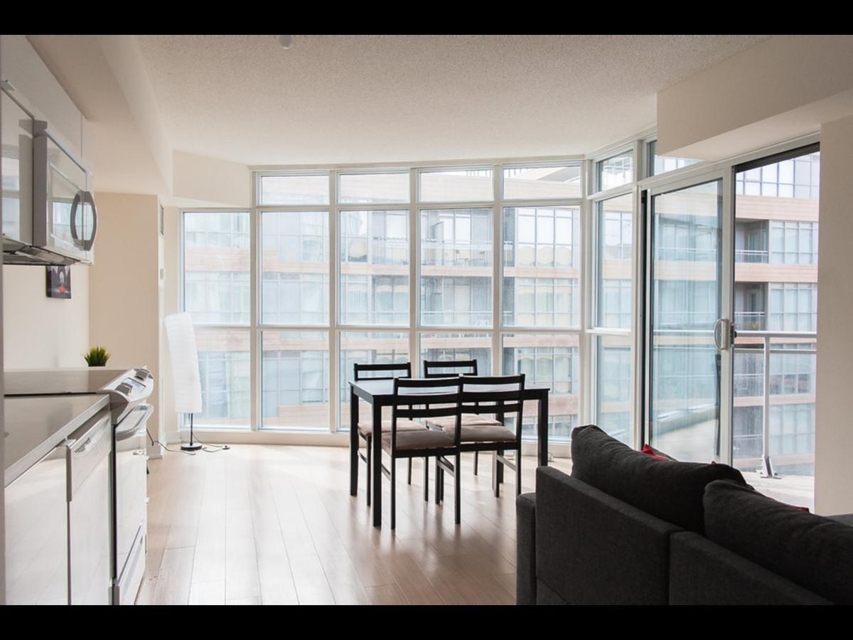 N2N Suites - Downtown Lake & City View Apartments تورونتو المظهر الخارجي الصورة