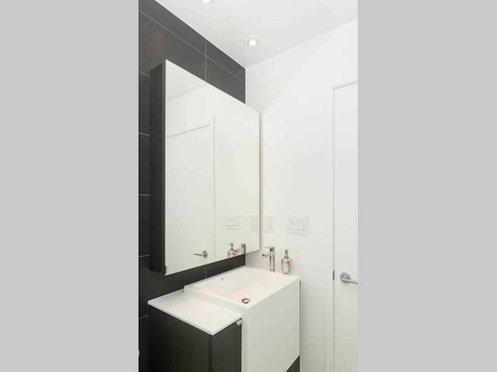N2N Suites - Downtown Lake & City View Apartments تورونتو المظهر الخارجي الصورة