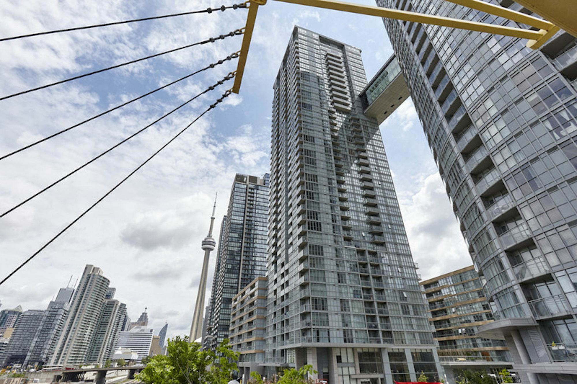N2N Suites - Downtown Lake & City View Apartments تورونتو المظهر الخارجي الصورة