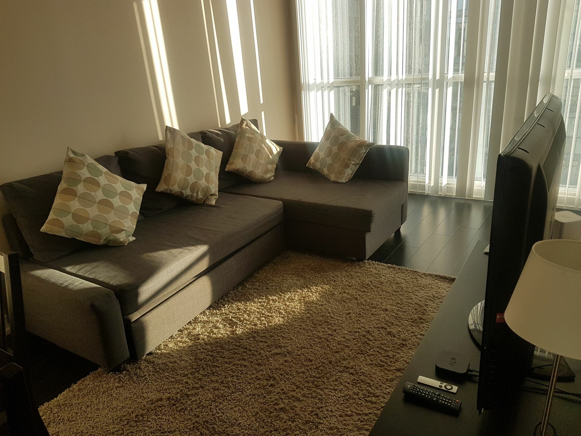 N2N Suites - Downtown Lake & City View Apartments تورونتو المظهر الخارجي الصورة